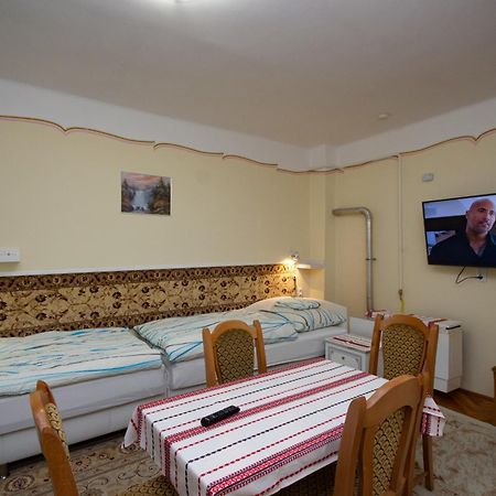 Amalia Apartman Gyula Buitenkant foto