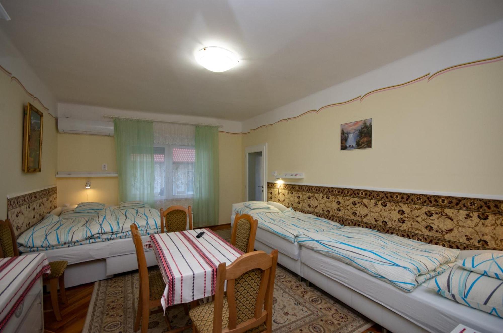 Amalia Apartman Gyula Buitenkant foto