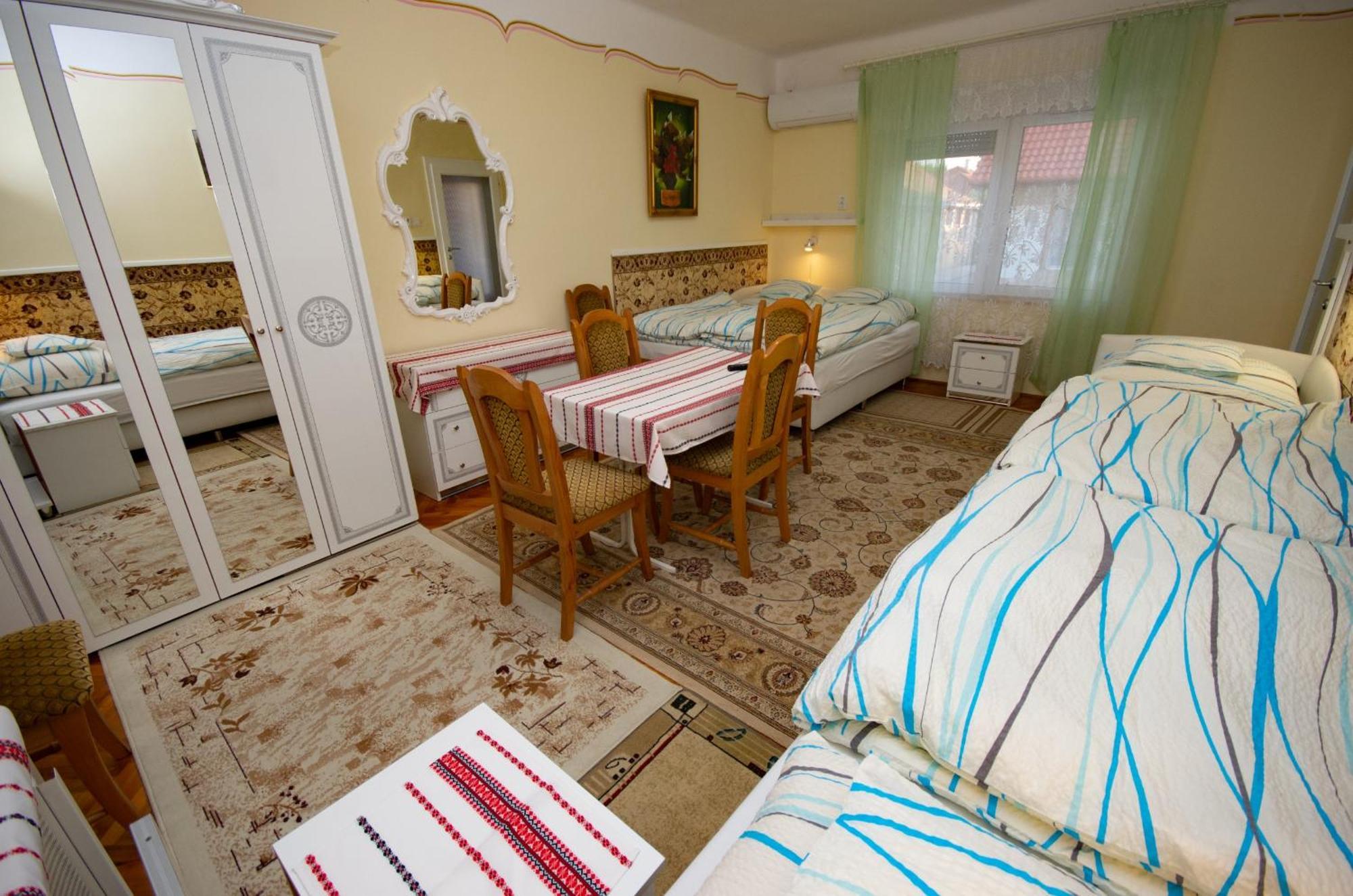 Amalia Apartman Gyula Buitenkant foto