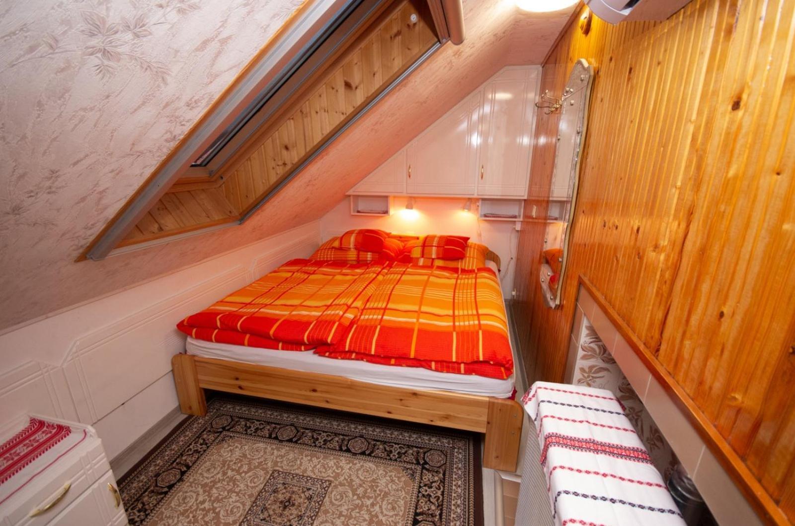 Amalia Apartman Gyula Buitenkant foto