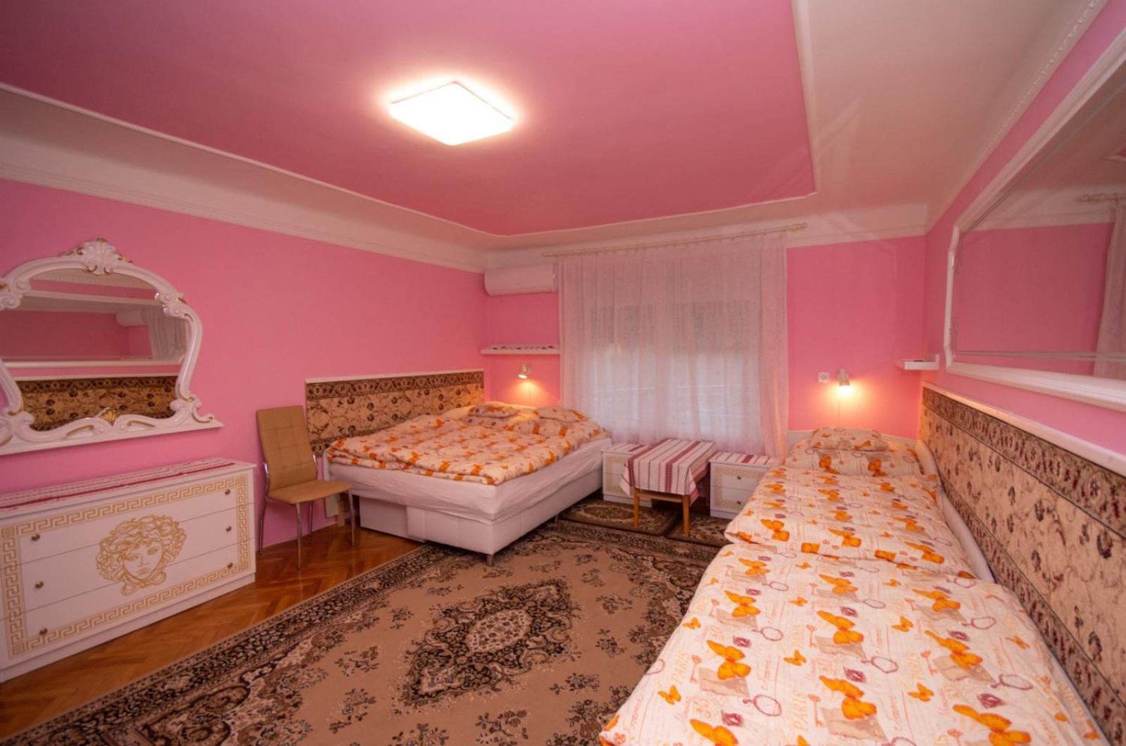 Amalia Apartman Gyula Buitenkant foto