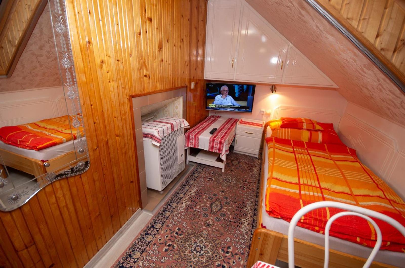Amalia Apartman Gyula Buitenkant foto