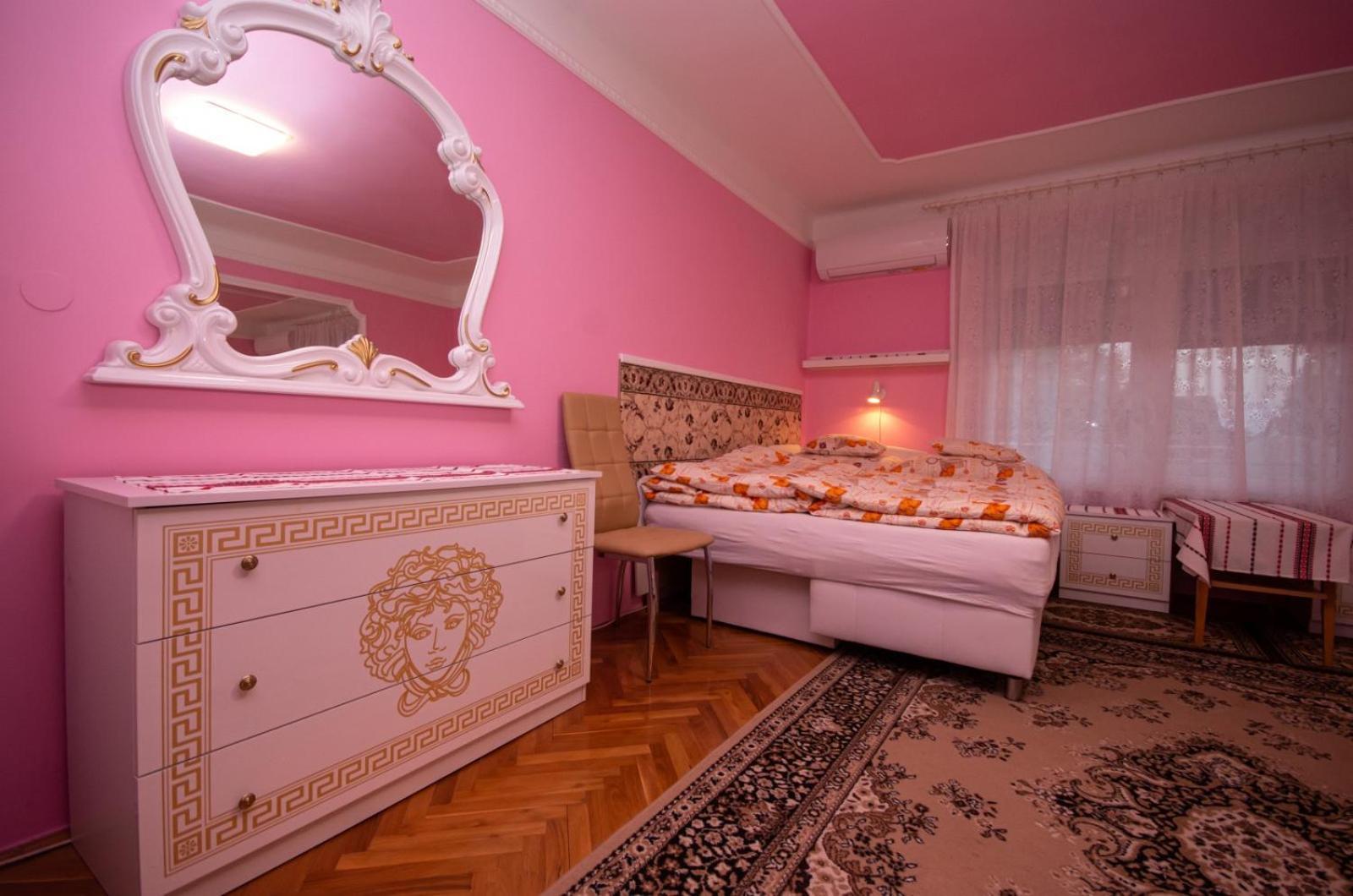 Amalia Apartman Gyula Buitenkant foto