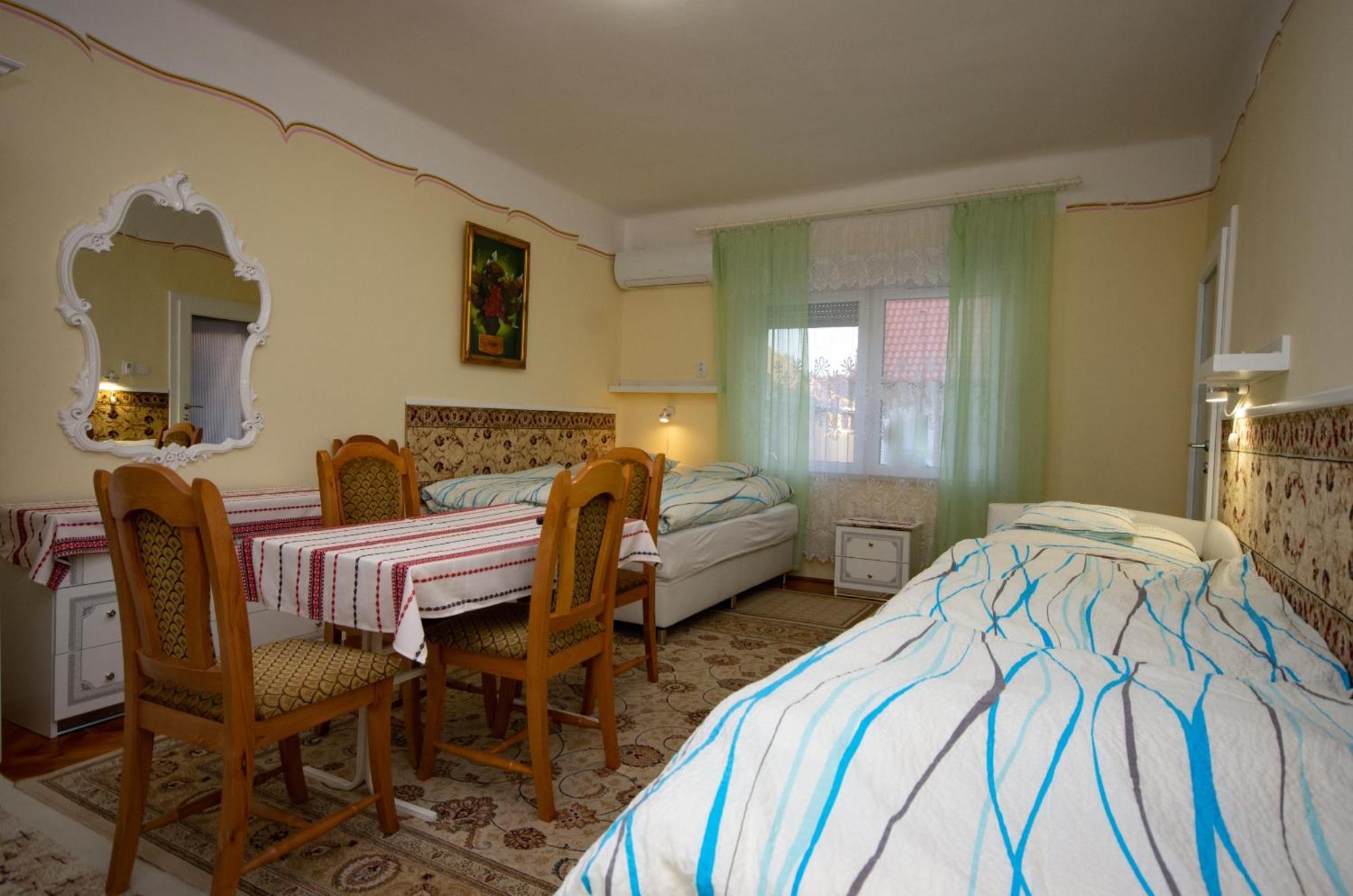 Amalia Apartman Gyula Buitenkant foto