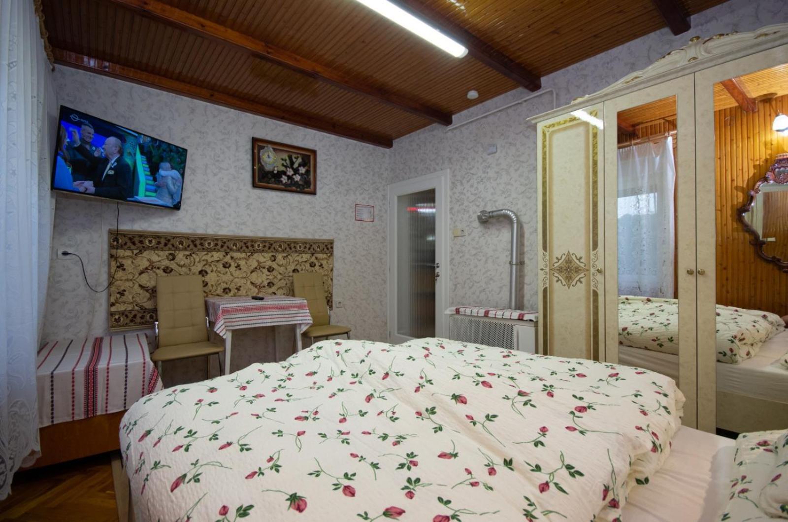 Amalia Apartman Gyula Buitenkant foto