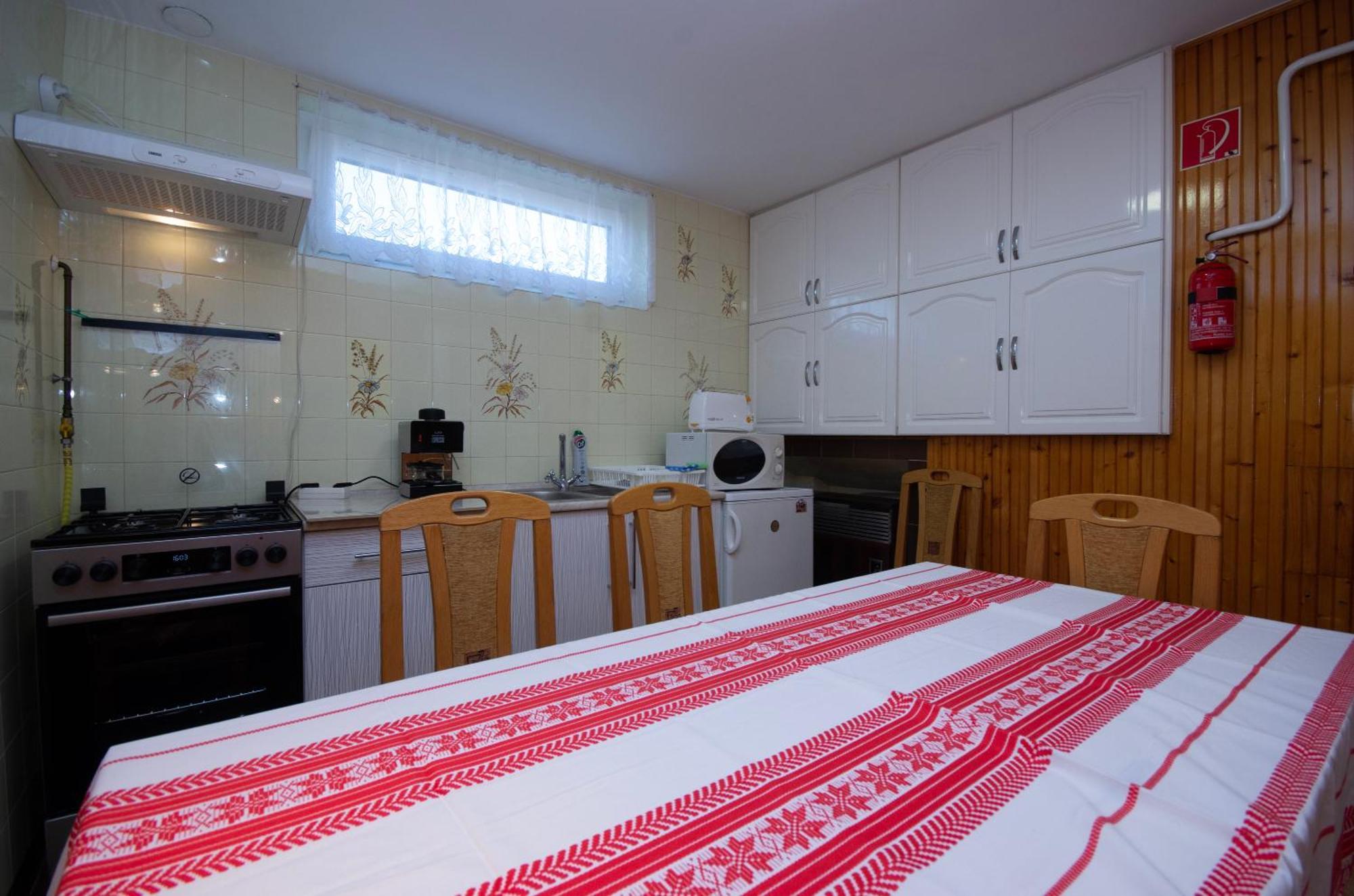 Amalia Apartman Gyula Buitenkant foto