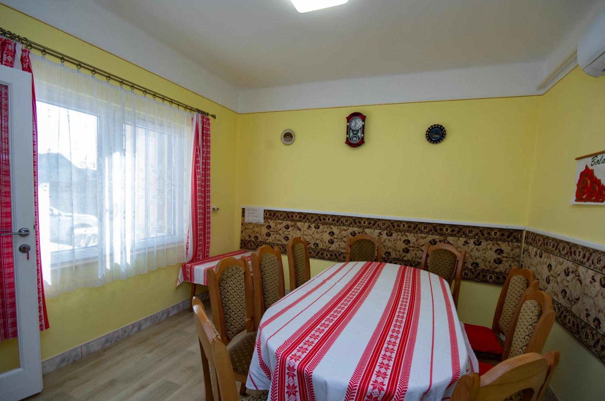 Amalia Apartman Gyula Buitenkant foto