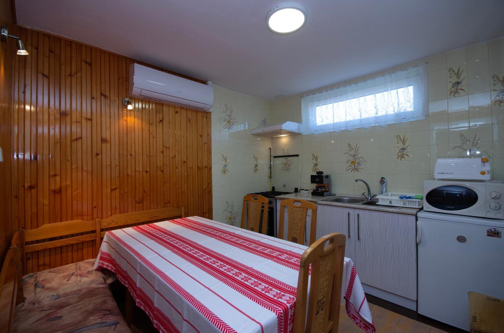 Amalia Apartman Gyula Buitenkant foto