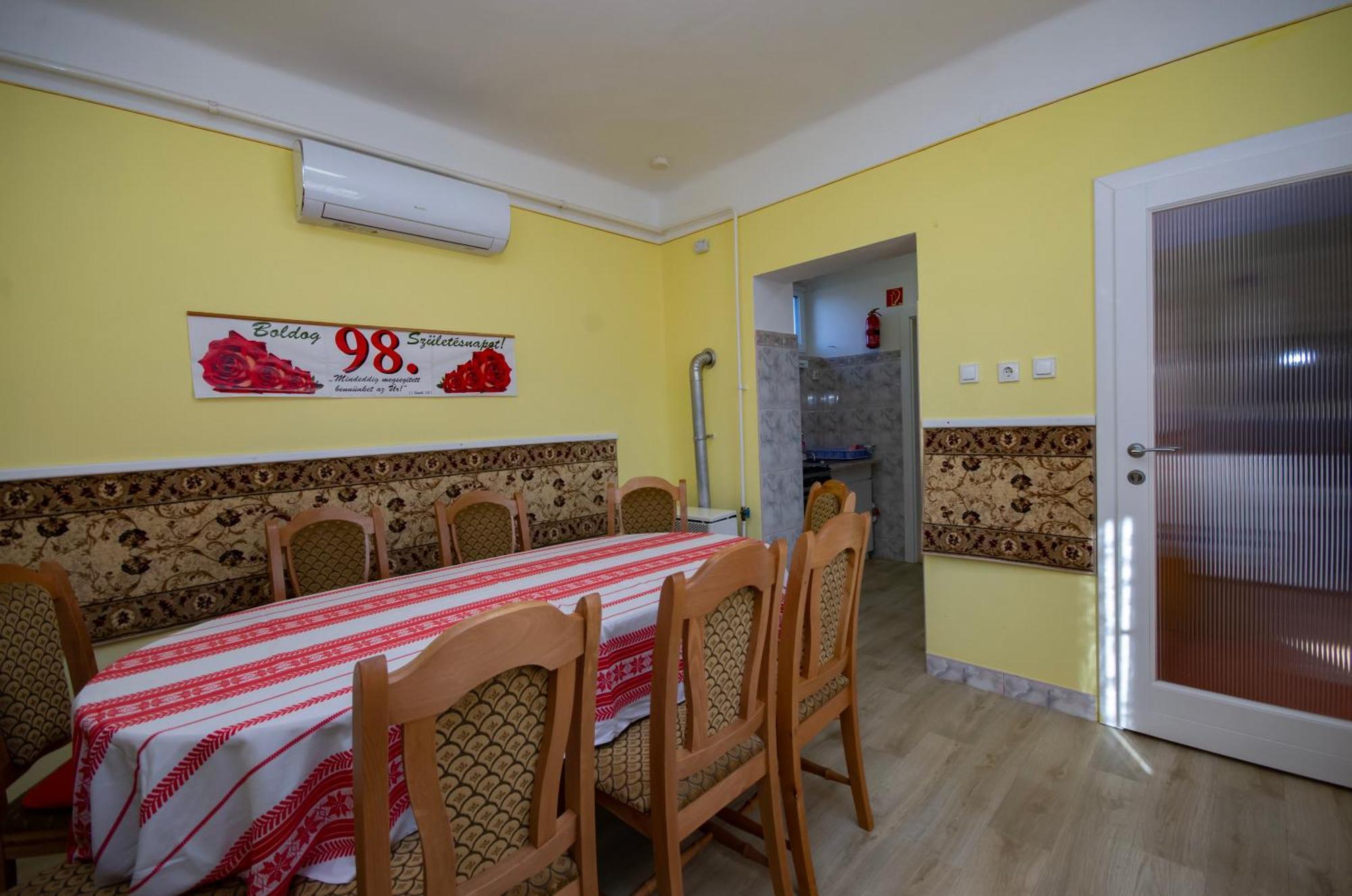 Amalia Apartman Gyula Buitenkant foto