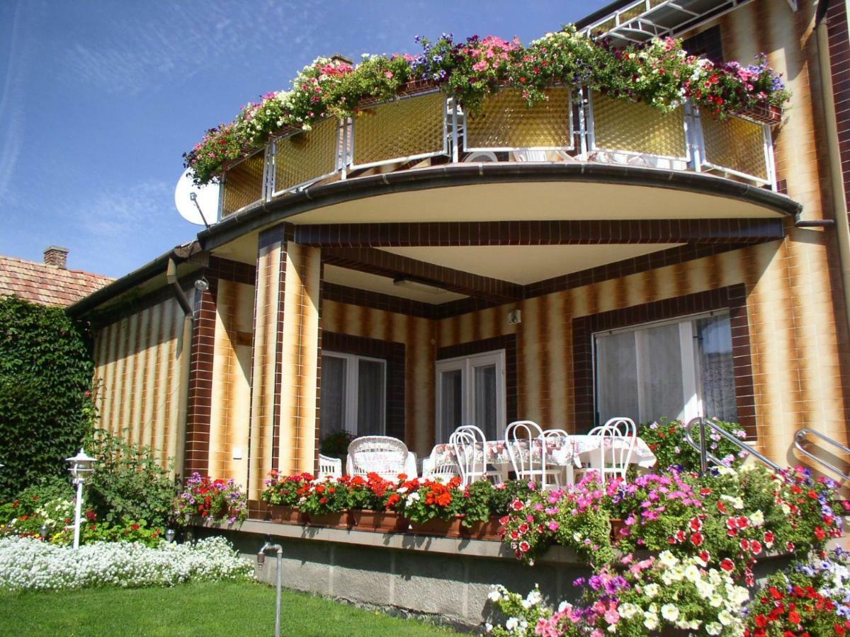 Amalia Apartman Gyula Buitenkant foto
