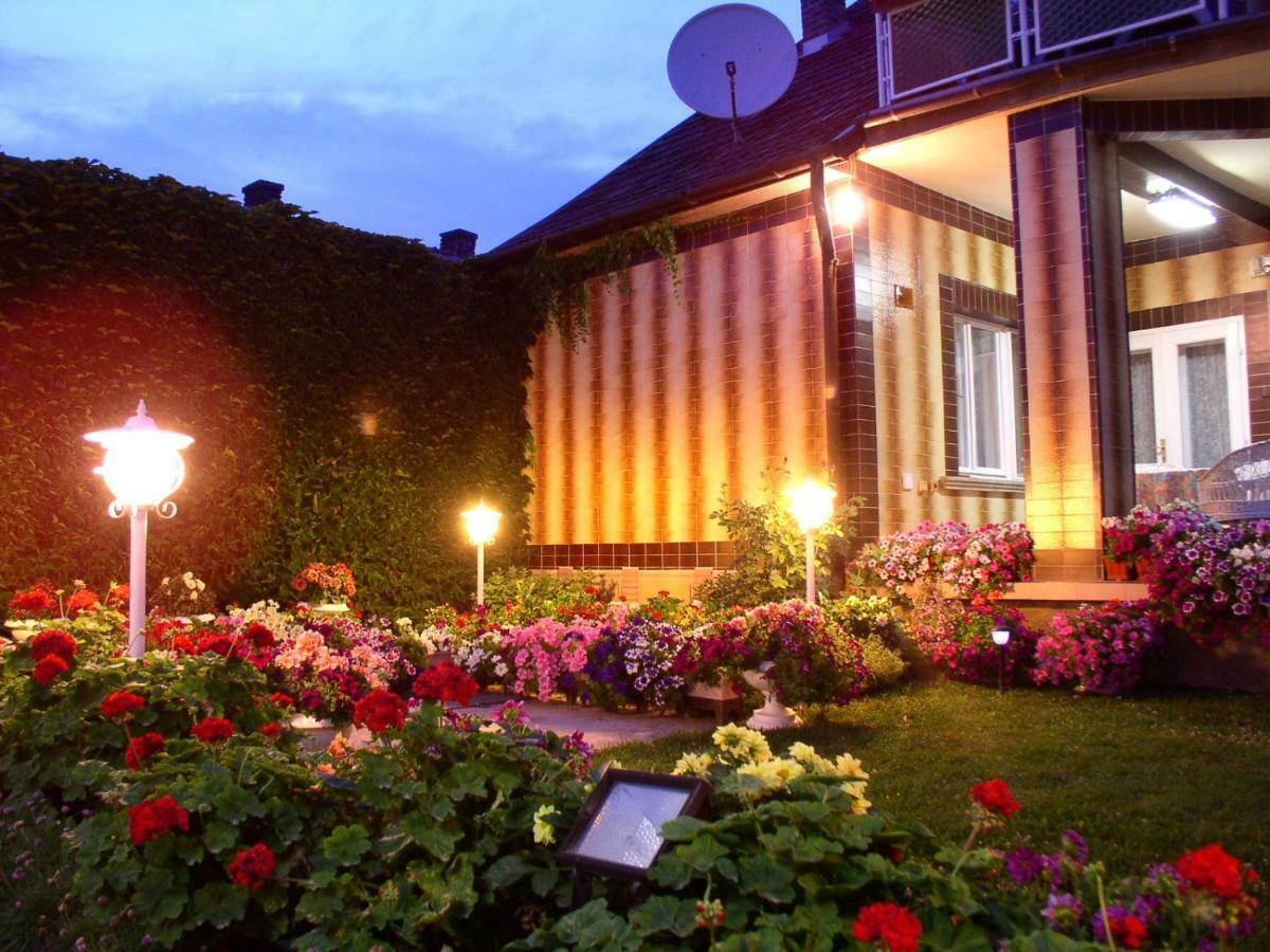 Amalia Apartman Gyula Buitenkant foto