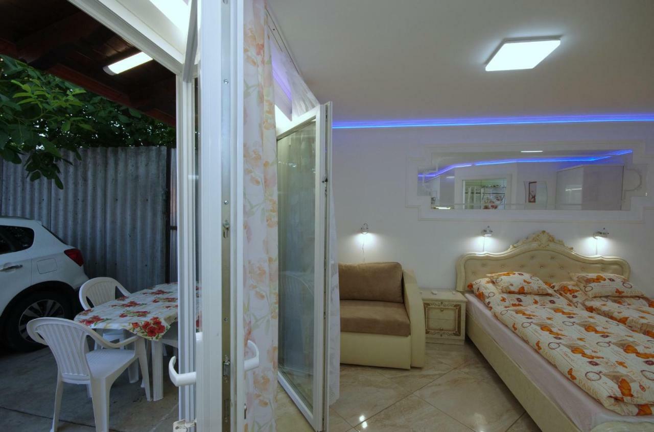Amalia Apartman Gyula Buitenkant foto