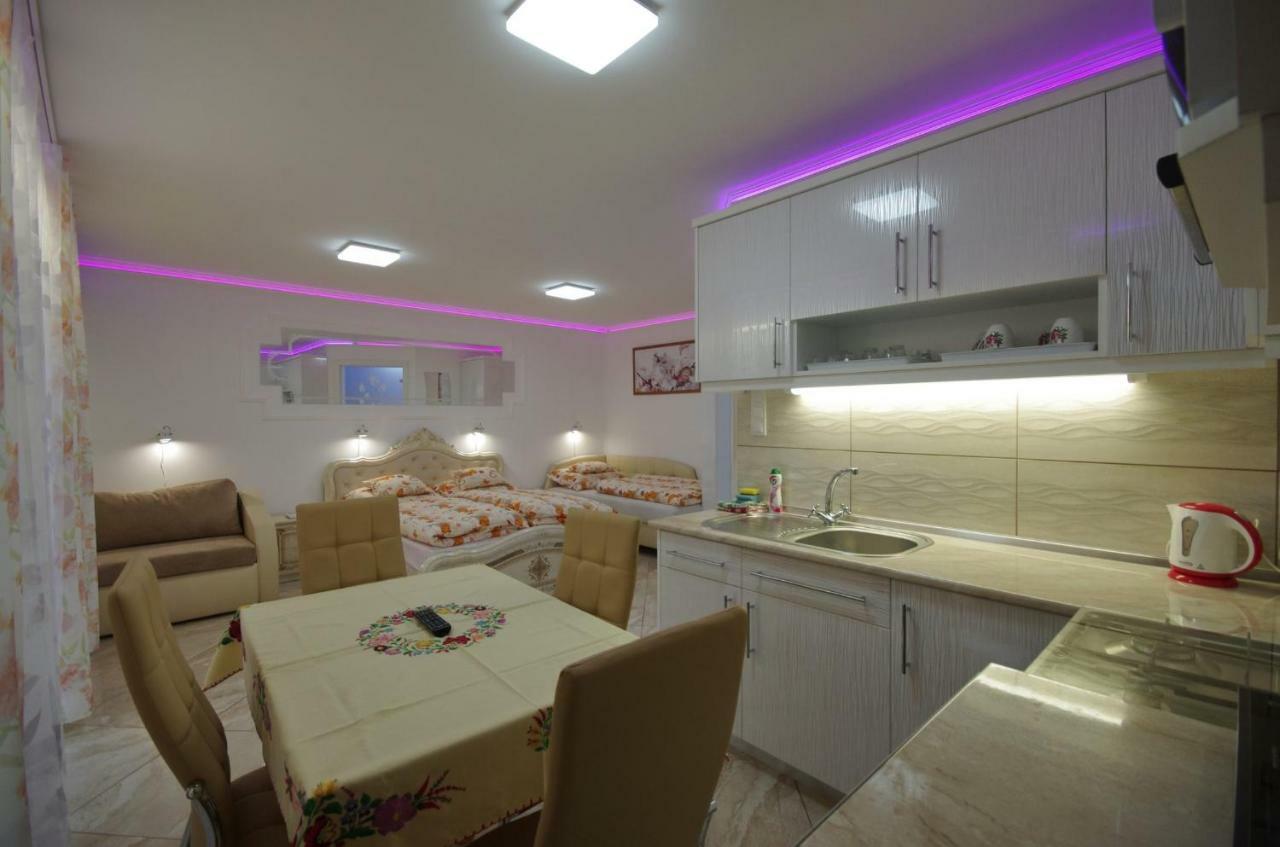 Amalia Apartman Gyula Buitenkant foto