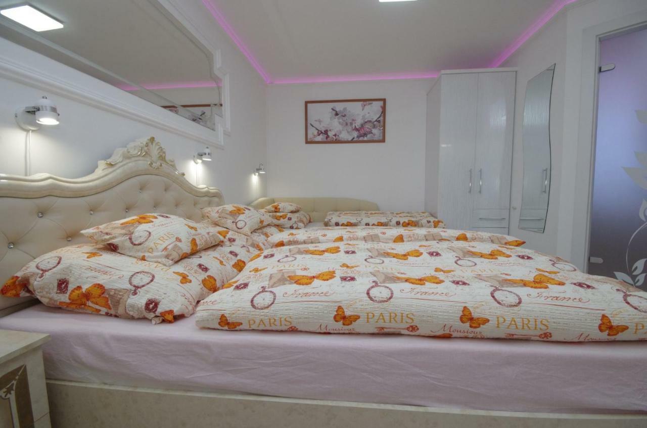 Amalia Apartman Gyula Buitenkant foto