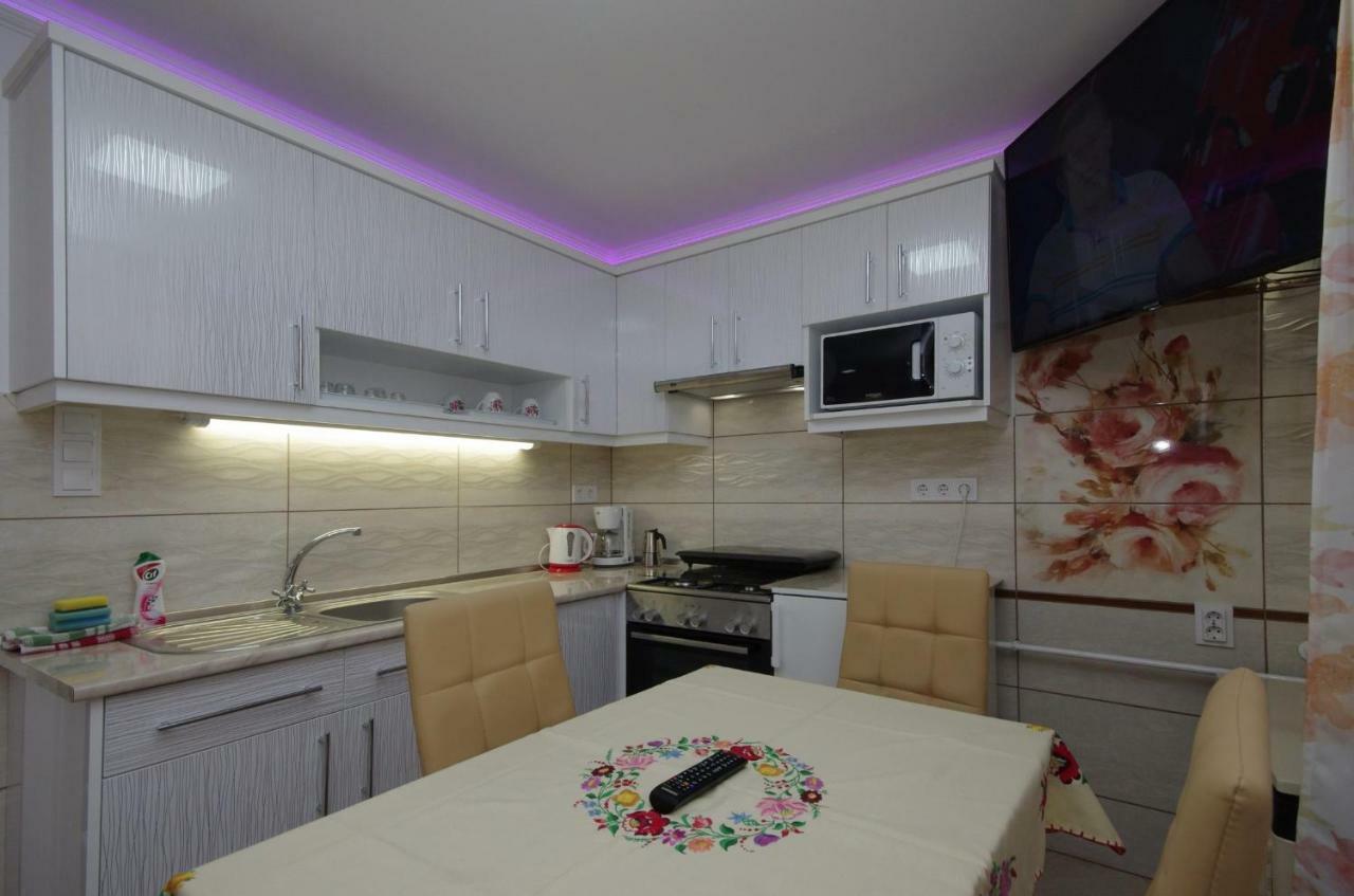 Amalia Apartman Gyula Buitenkant foto